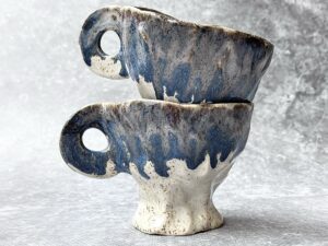 FILIŻANKA *SAND AND NAVY BLUE*